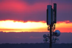 Read more about the article Pola elektromagnetyczne – normy polskie i międzynarodowe