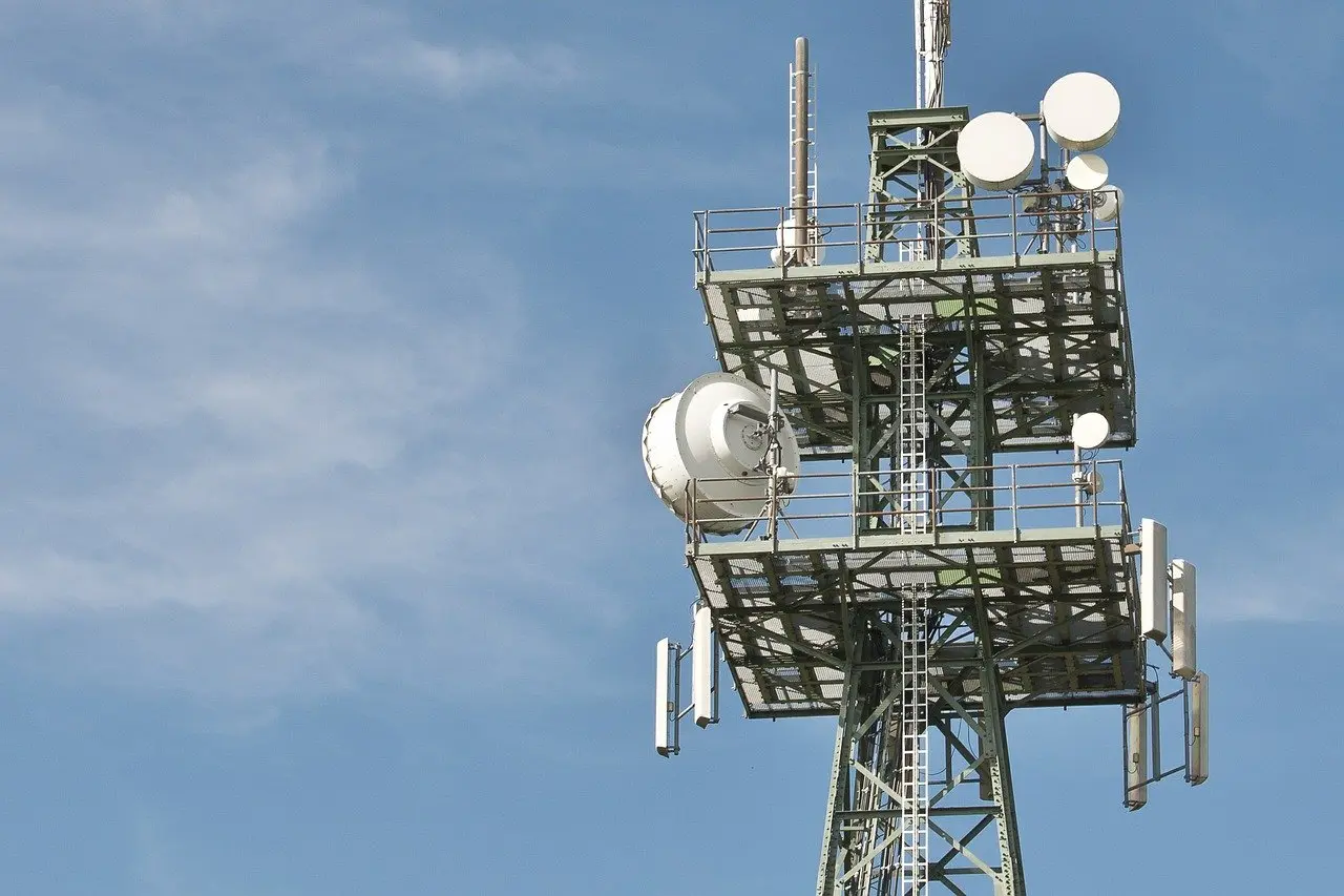 Read more about the article Elektroskażenia i elektrosmog. Poważny problem czy medialna sensacja?